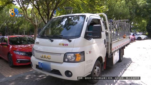 货车撞伤保时捷，5万多的大灯被拒赔？只因当时他在……
