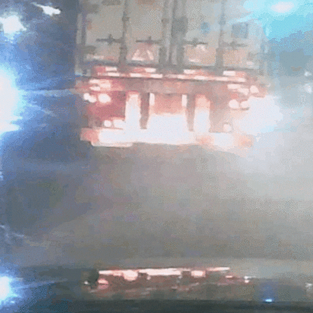 合肥一小伙狂按喇叭别停大货车，竟是因为……