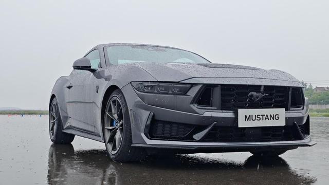 试驾全新福特Mustan-性能拉满的大玩具