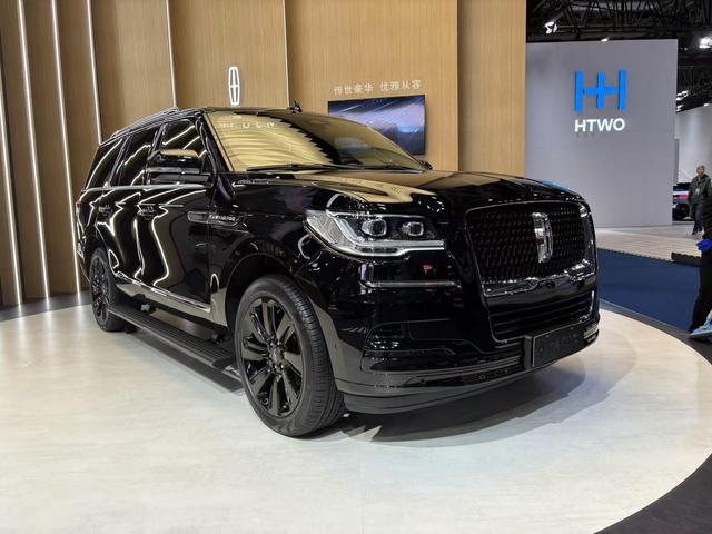 新车 | 102.8万元/7座大型SUV 林肯领航员伯爵特别版实车亮相进博会