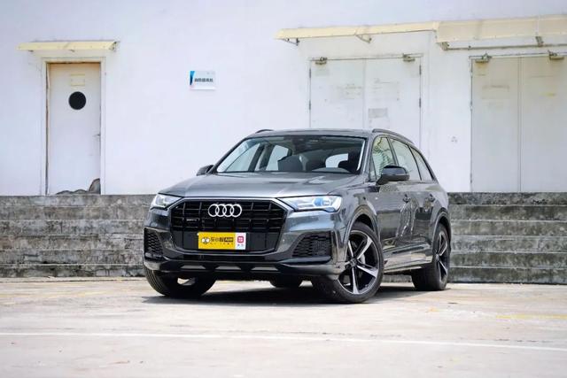 进口豪华7座SUV，奥迪Q7，3.0T+8AT，托森中差全时四驱