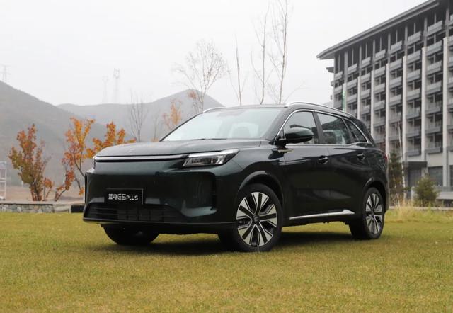 蓝电E5 PLUS：9.98万买中型SUV！零百加速7.8秒，5座/7座都能选！