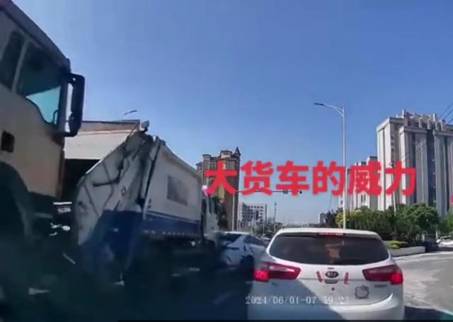 大货车疑刹车失灵顶着垃圾车直冲酿连环车祸，目击者称“好几辆车被‘包饺子’”，大连交警展开调查